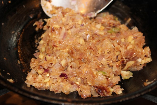 Caramelized onions for gravy base