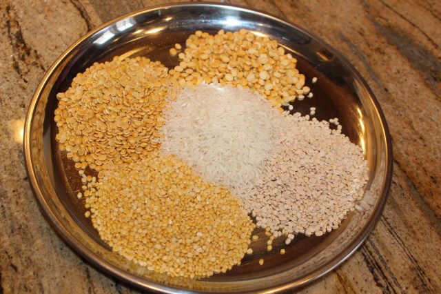 Mix lentils and rice in the ratio 1:1:1:1:1.5 Mix lentils and rice in the ratio 1:1:1:1:1.5