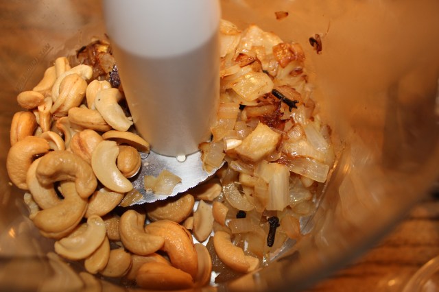 Add roasted cashews to the browned aromatics