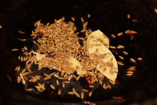 Roast whole spices: bay leaves, cumin and dry red chilies
